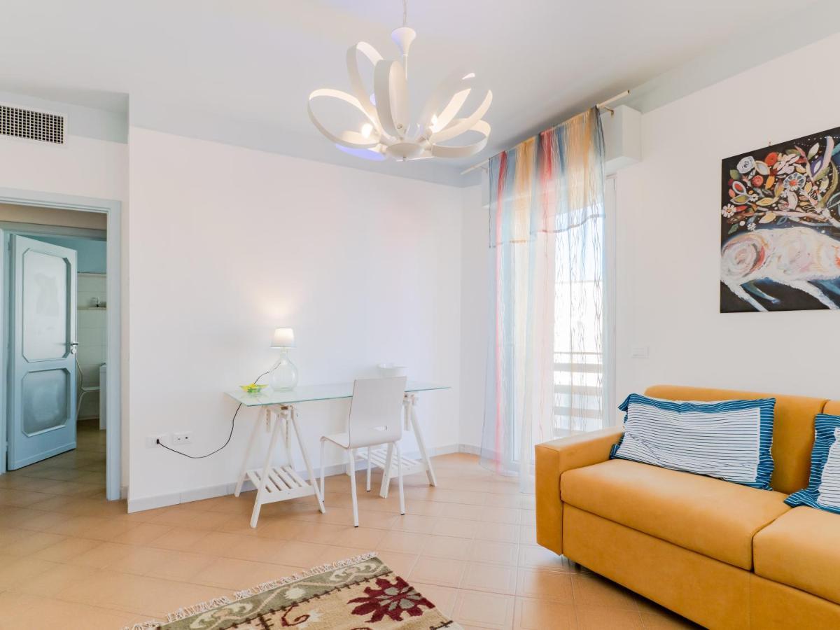 Squinzano Salento 4 Stars - Blue & Yellow מראה חיצוני תמונה